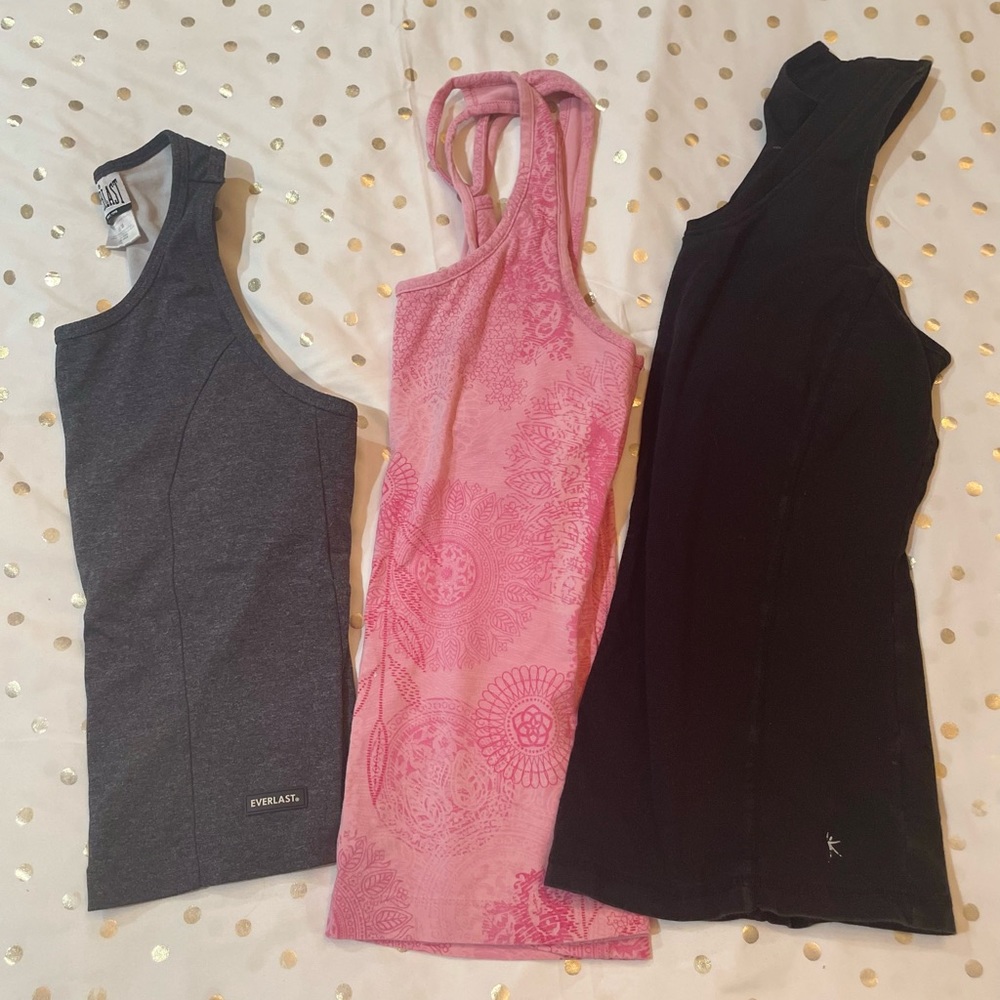 💙3 Athletic tops Size M 💙
